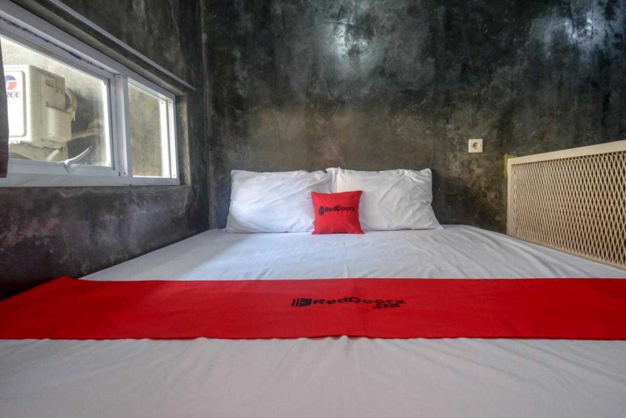 Reddoorz Near Jumbo Mall Sragen Exterior foto